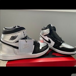 Air Jordan 1 Retro High Silver Toes